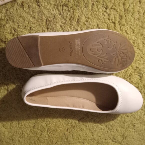 Women's Ballerina Walking Flats - Picture 3 of 3